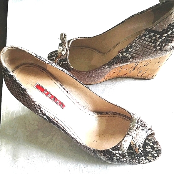 PRADA PYTHON SNAKESKIN LEATHER TAN BROWN LOGO CORK WEDGE HEELS PUMPS 8.5 - Picture 11 of 14